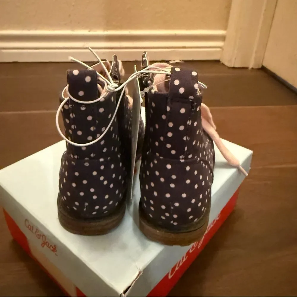 NWT Cat & Jack Giovanna Charcoal Grey & Pink Polka Dot Faux Suede Boots 8